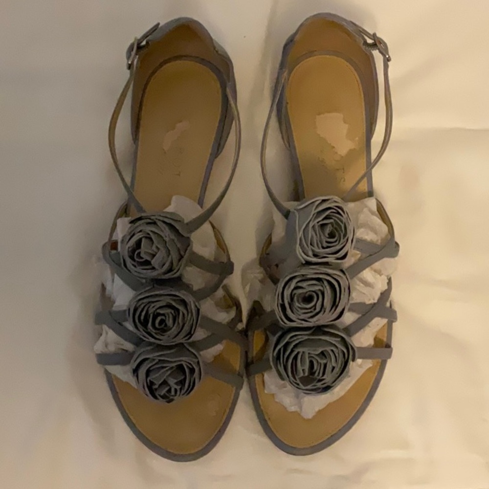 Gray suede floral sandals, size 7.5